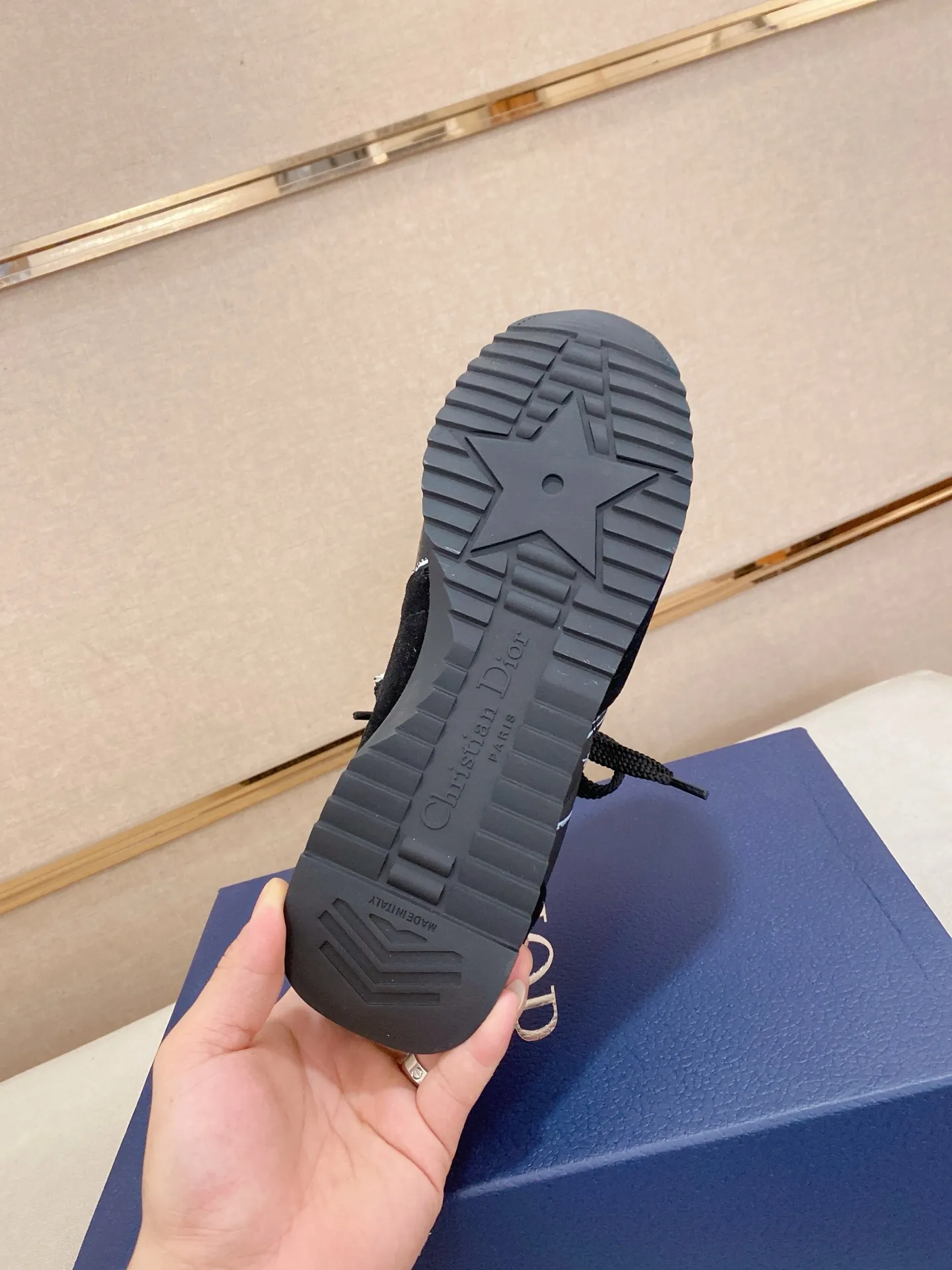 Men's shoes💰: 500💰Couple style💏 [Dior·Dior] New casual sports style men's shoes, new spring and summer design, perfect workmanship, lace-up lazy style to create wardrobe quality, upper: imported first-layer cowhide, mesh breathable lining soft and comfortable, ultra-light TPU wear-resistant outsole, simple, versatile fashion men's shoes, excellent color code number 35--44. (45,46 customized items are not returnable or exchangeable)